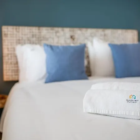 Rooftop Ii By Madeira Apartman