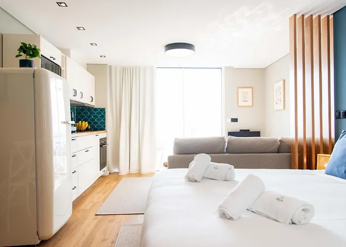 Rooftop Ii By Madeira * פונשל