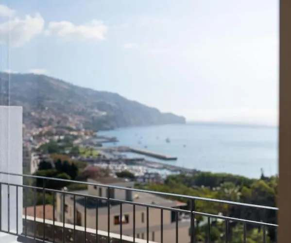 Rooftop Ii By Madeira פונשל